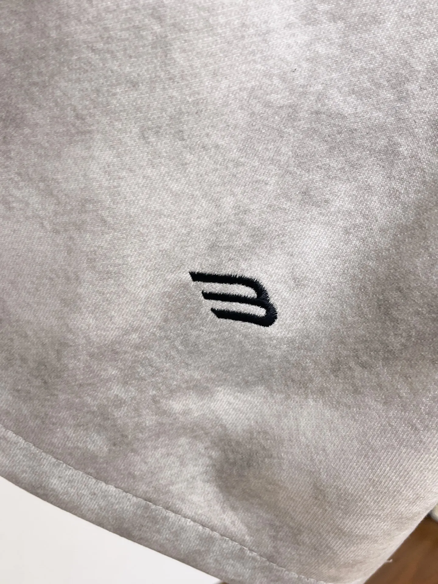Balenciaga's three-standard complete 2026 summer New Arrival men's casual shorts, advanced custom-made Breathable fabric, Breathable fabric, extremely stretchy and comfortable, impeccable details, top-grade accessories, original logo design concept, delicate and soft feel! The upper body fit is awesome! Size: M-XXXL Please state your height and weight when ordering